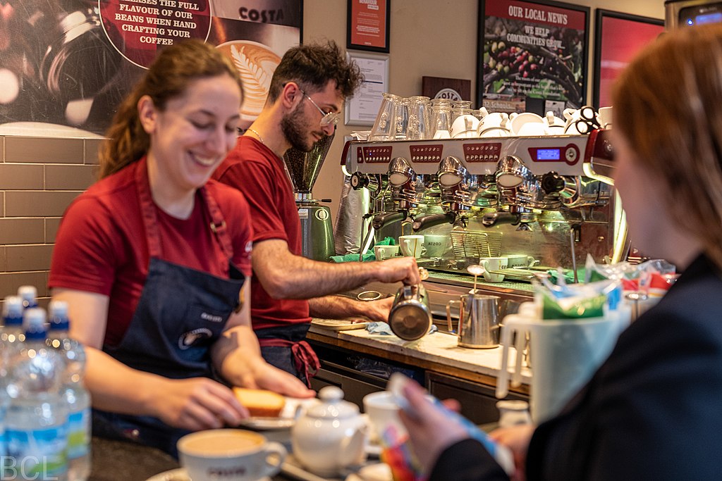 What Makes People Switch to Reusable Cups? It’s Not Discounts, It’s What Others Do